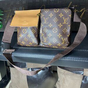 Louis Vuitton Monogram Small Crossbody with Buckle Strap – Excellent Condition